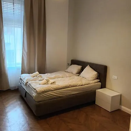 Apartment Duna River Shining